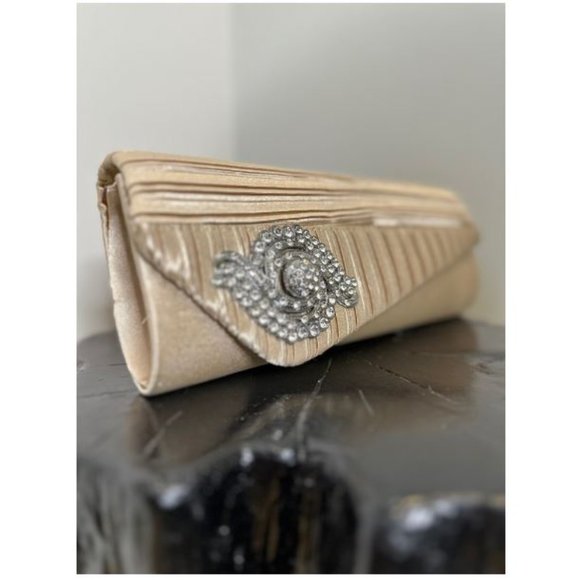 Womens Pleated Evening Clutch Bag Silver Brooch Size M Beige - Picture 2 of 3